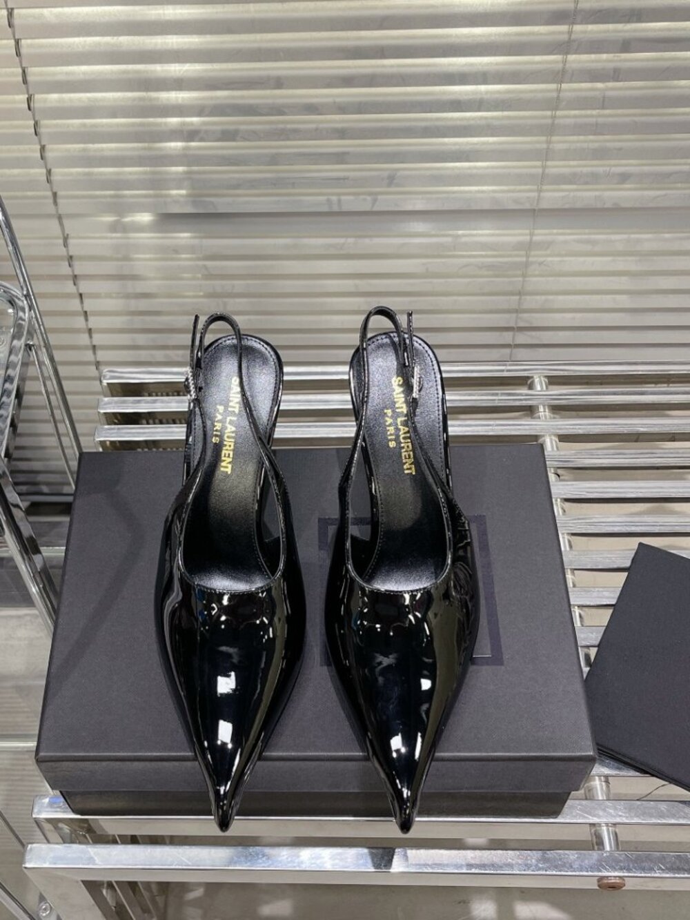 Classic Saint Laurent shoes: A Stylish and Versatile Choice for Elegance